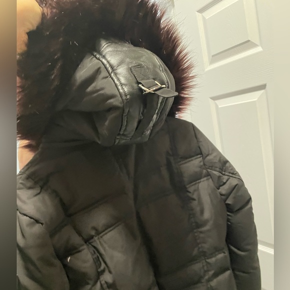 Vince Camuto. Womens bomber. med/largeBlack with deep purple fur collar on hood. - Picture 2 of 2